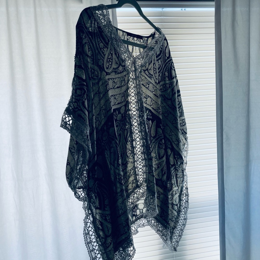 Gorgeous Gray and Black Top - Picture 4 of 6